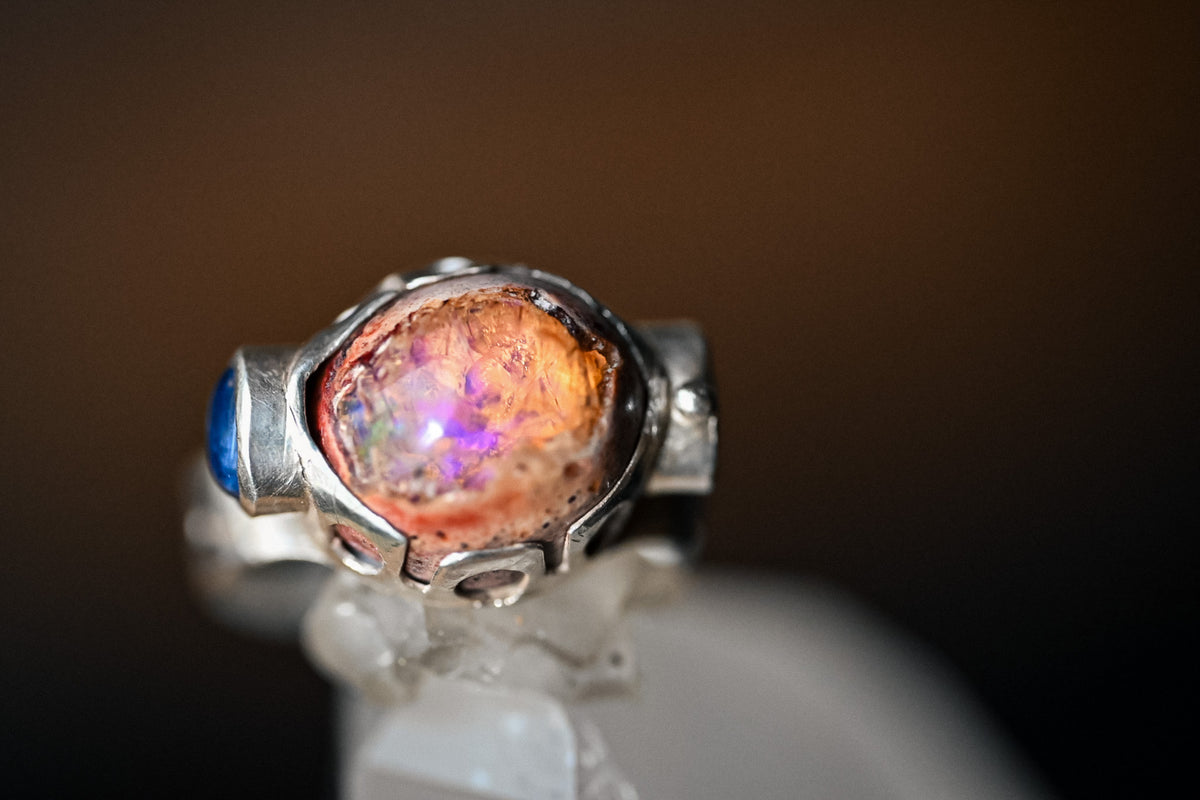 Anillo Ópalo de Fuego Mexicano y Zafiros Tailandeses