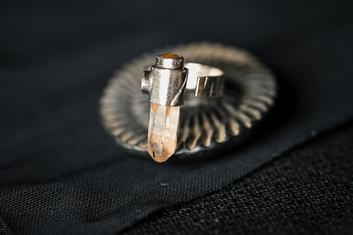Anillo Cuarzo Himalaya y Zafiros Tailandeses