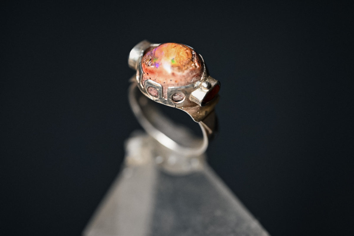 Anillo Ópalo de Fuego Mexicano y Zafiros Tailandeses