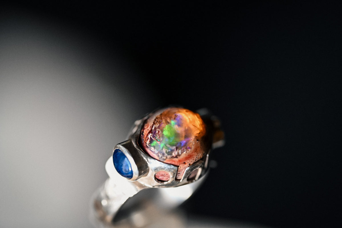 Anillo Ópalo de Fuego Mexicano y Zafiros Tailandeses