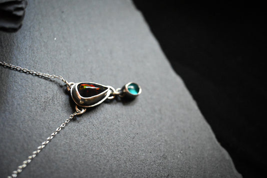 Opalo negro y Apatita